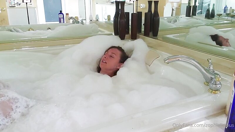 Zophielicious Naked Bathtub Fun