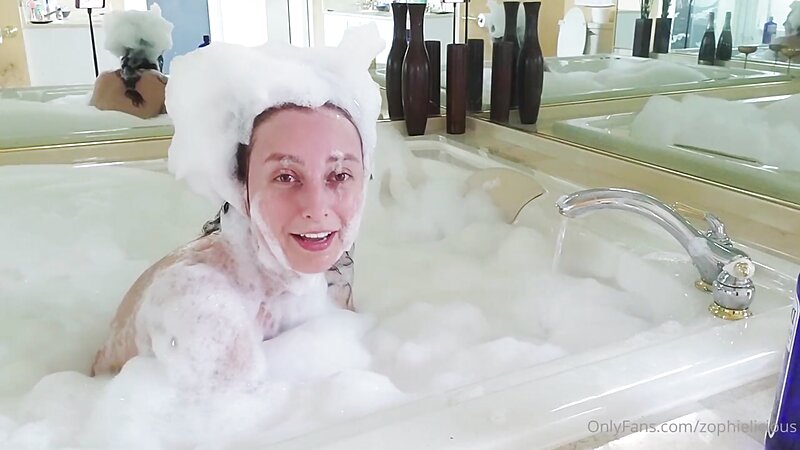 Zophielicious Naked Bathtub Fun