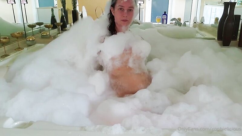 Zophielicious Naked Bathtub Fun