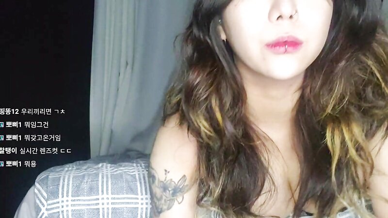 Korean Streamer Accidental Nipple Slip