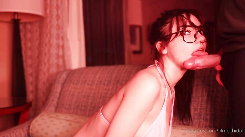 Lilmochidoll Deepthroat Blowjob and Facial