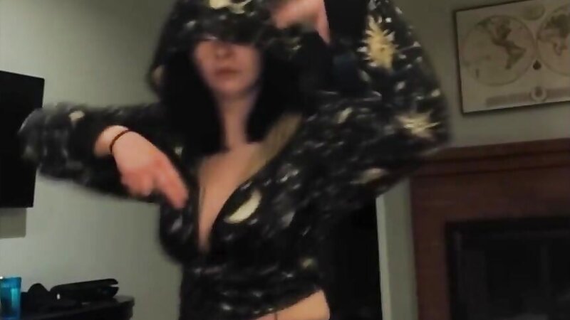 JustaMinx Dancing in a Nipple Slip