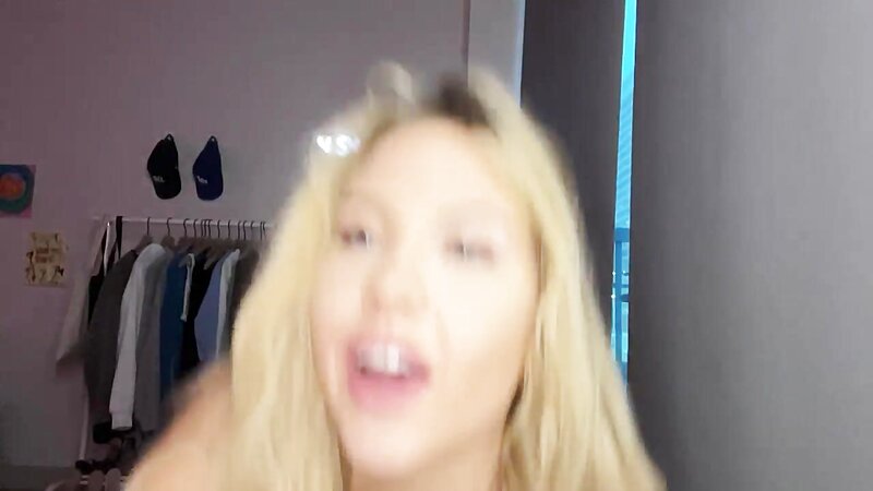 Emzunlocked Flashing Pussy and Ass