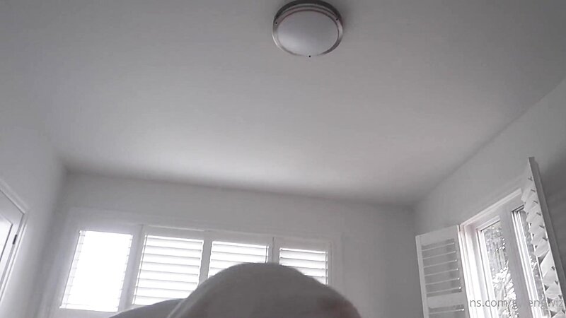 Gwen Gwiz Morning Deepthroat Blowjob
