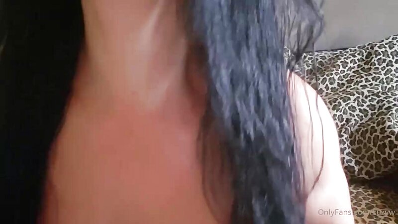 Suzy W Nude and Naughty with a Butt Plug