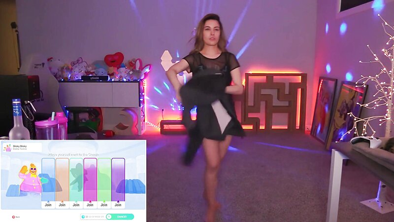 Alinity Accidental Nipple Slip