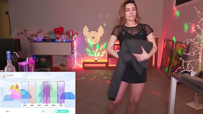 Alinity Accidental Nipple Slip