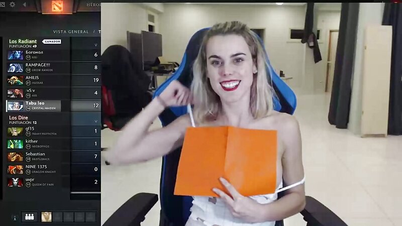 Twitch Streamer Embarrassing Nipple Slip